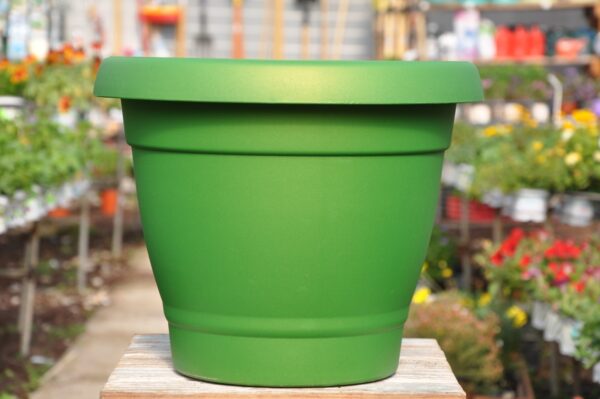 כלי פלסטיק איכותי לגינה. משתלת מרמלשטיין