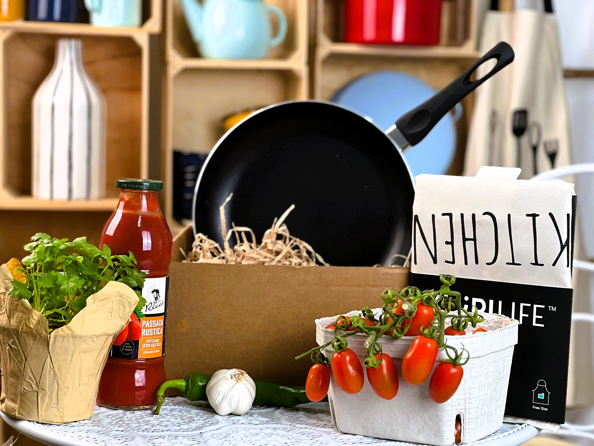 מלך השקשוקה קרטון בחוץ